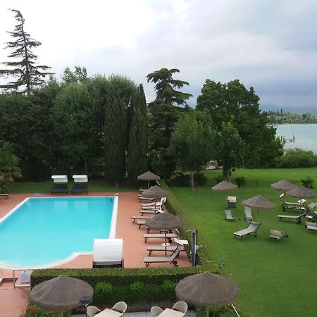 Yachting Hotel Mistral Sirmione Exterior foto