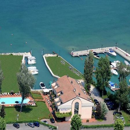 Yachting Hotel Mistral Sirmione Exterior foto