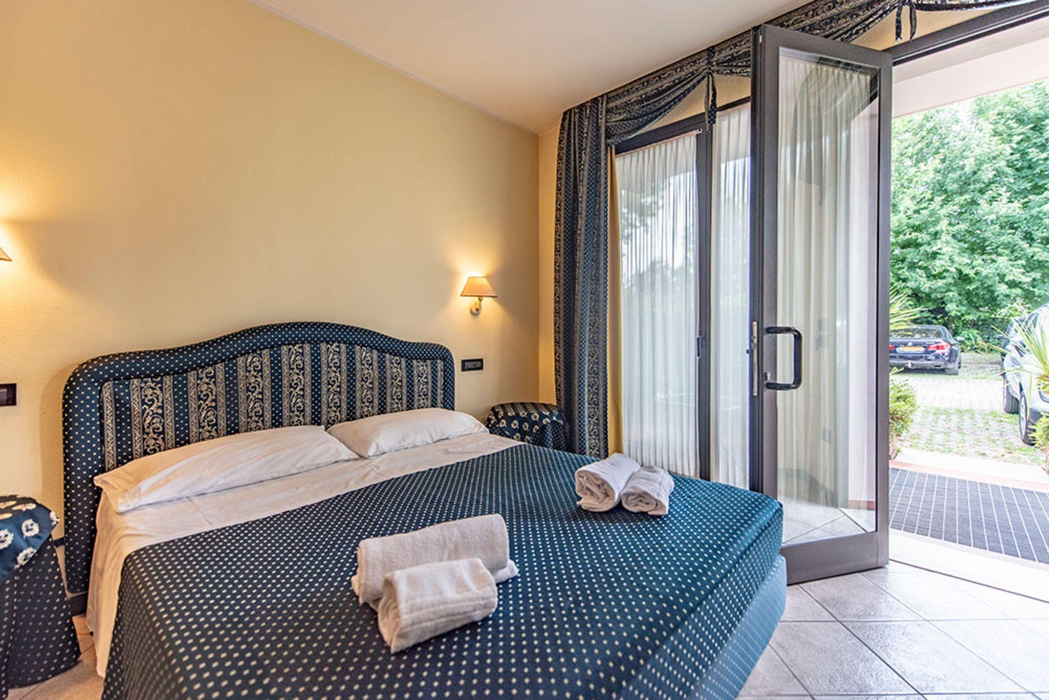 Yachting Hotel Mistral Sirmione Exterior foto