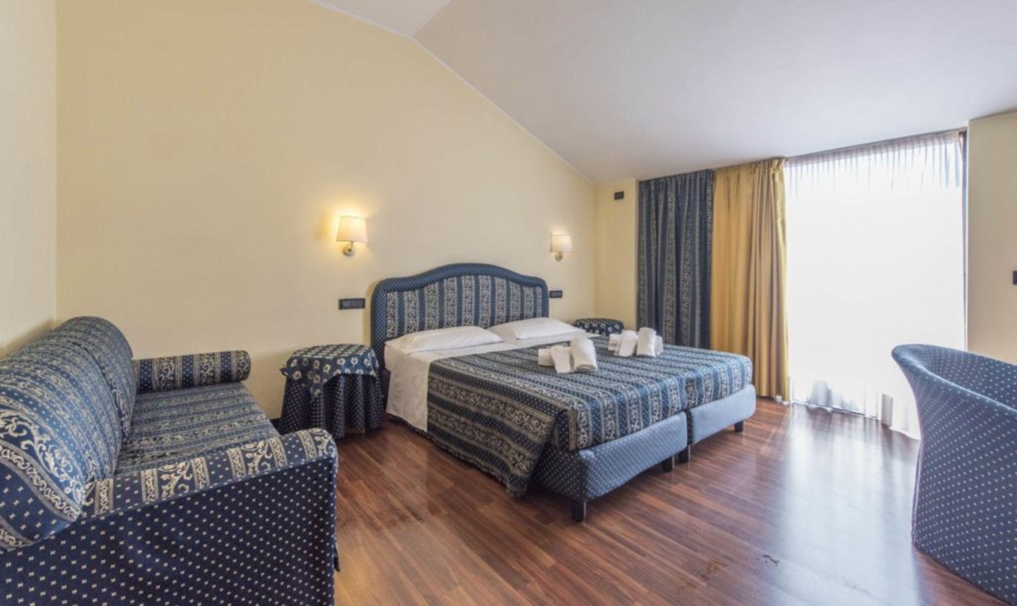 Yachting Hotel Mistral Sirmione Exterior foto