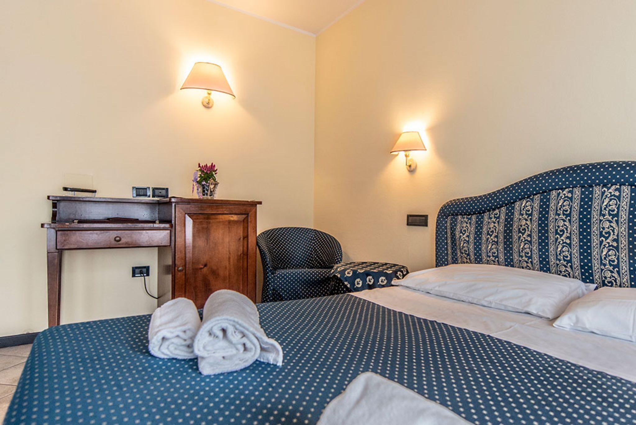 Yachting Hotel Mistral Sirmione Exterior foto