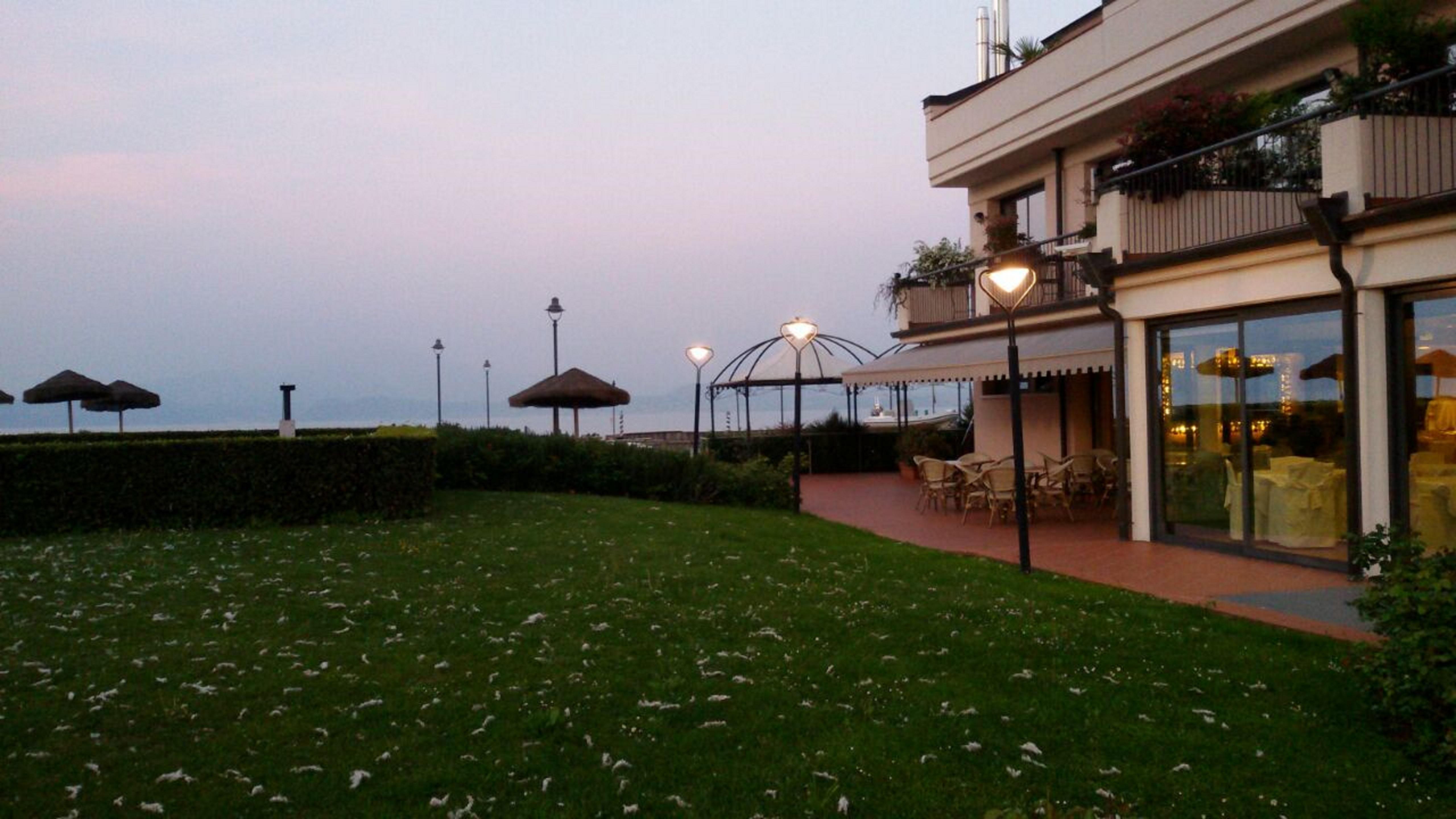 Yachting Hotel Mistral Sirmione Exterior foto