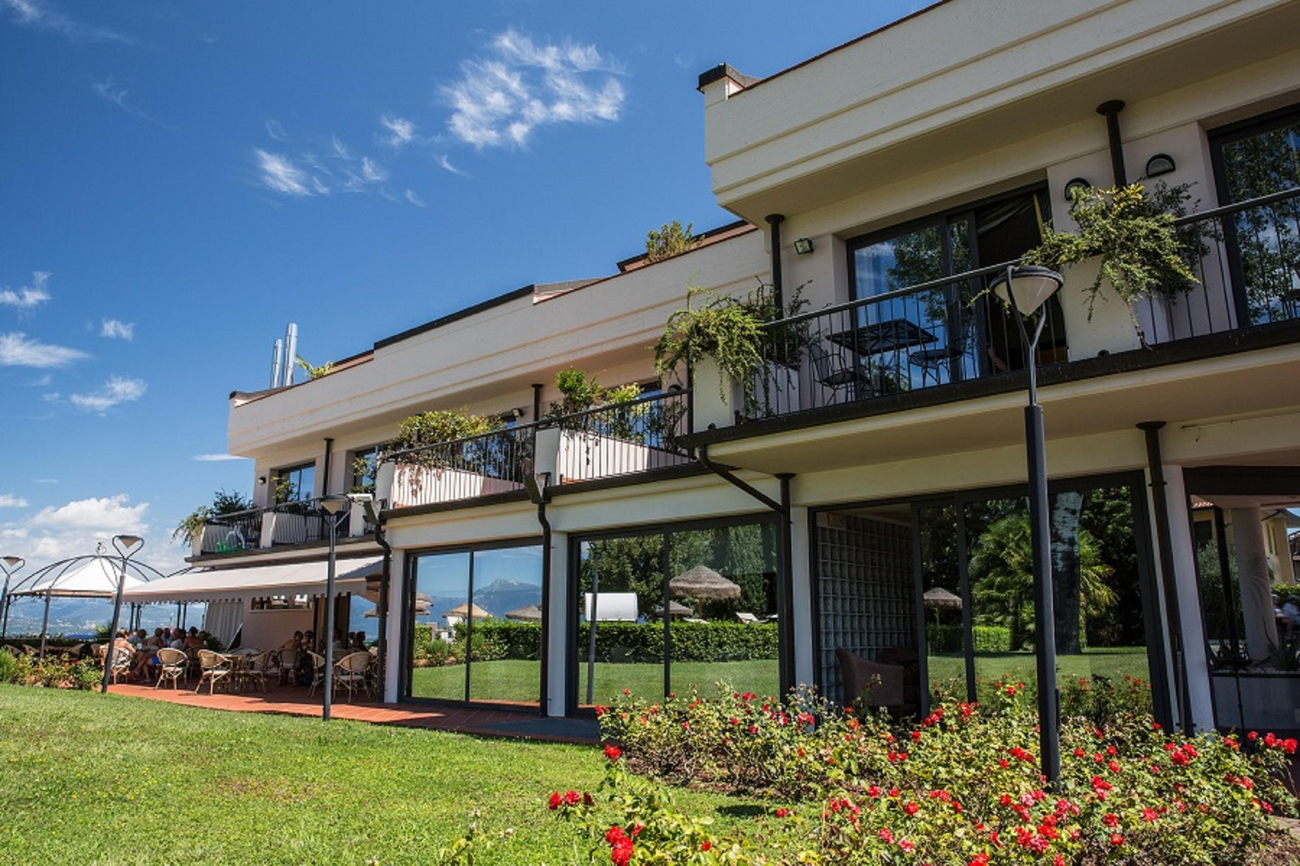 Yachting Hotel Mistral Sirmione Exterior foto