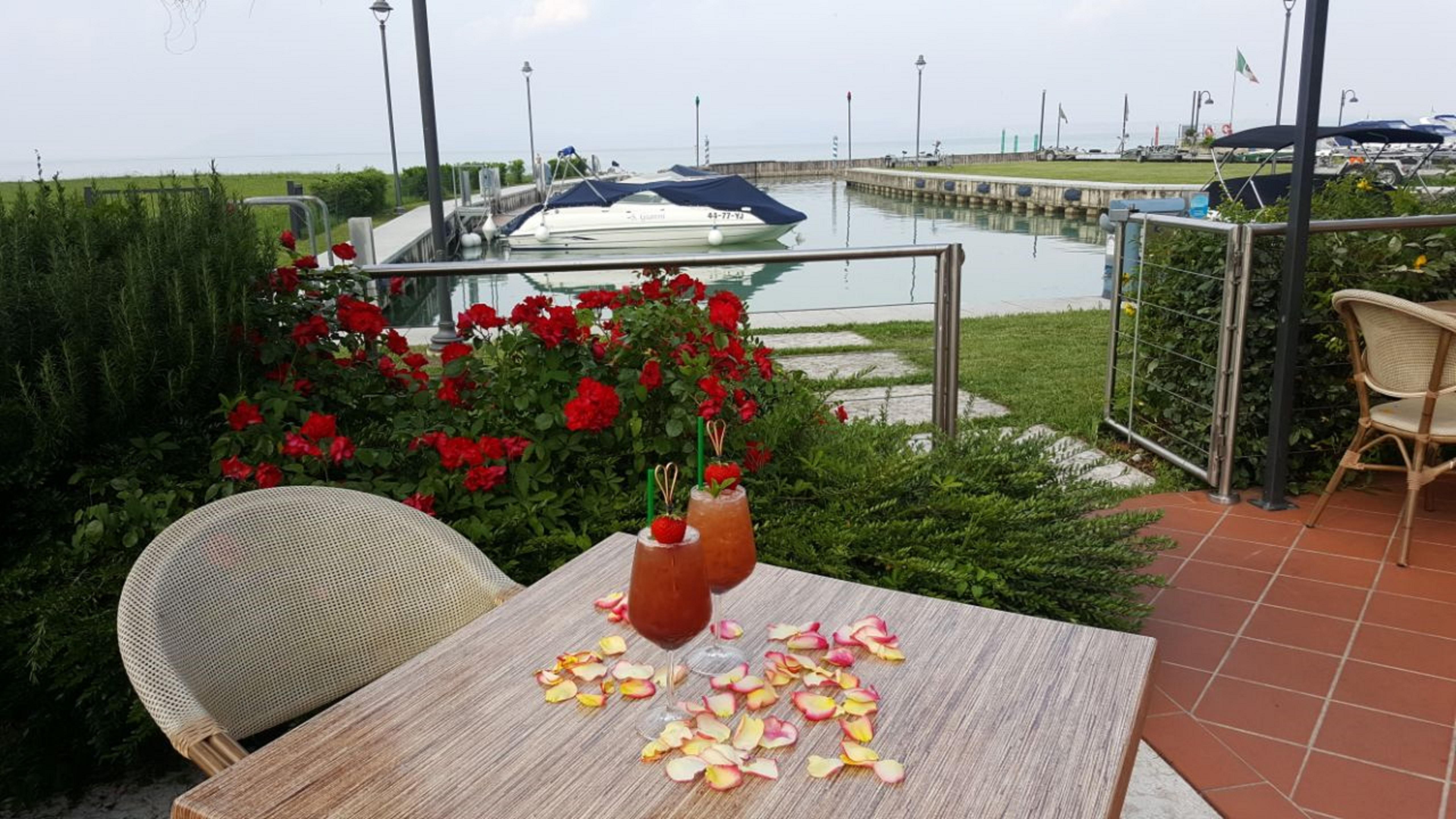 Yachting Hotel Mistral Sirmione Exterior foto