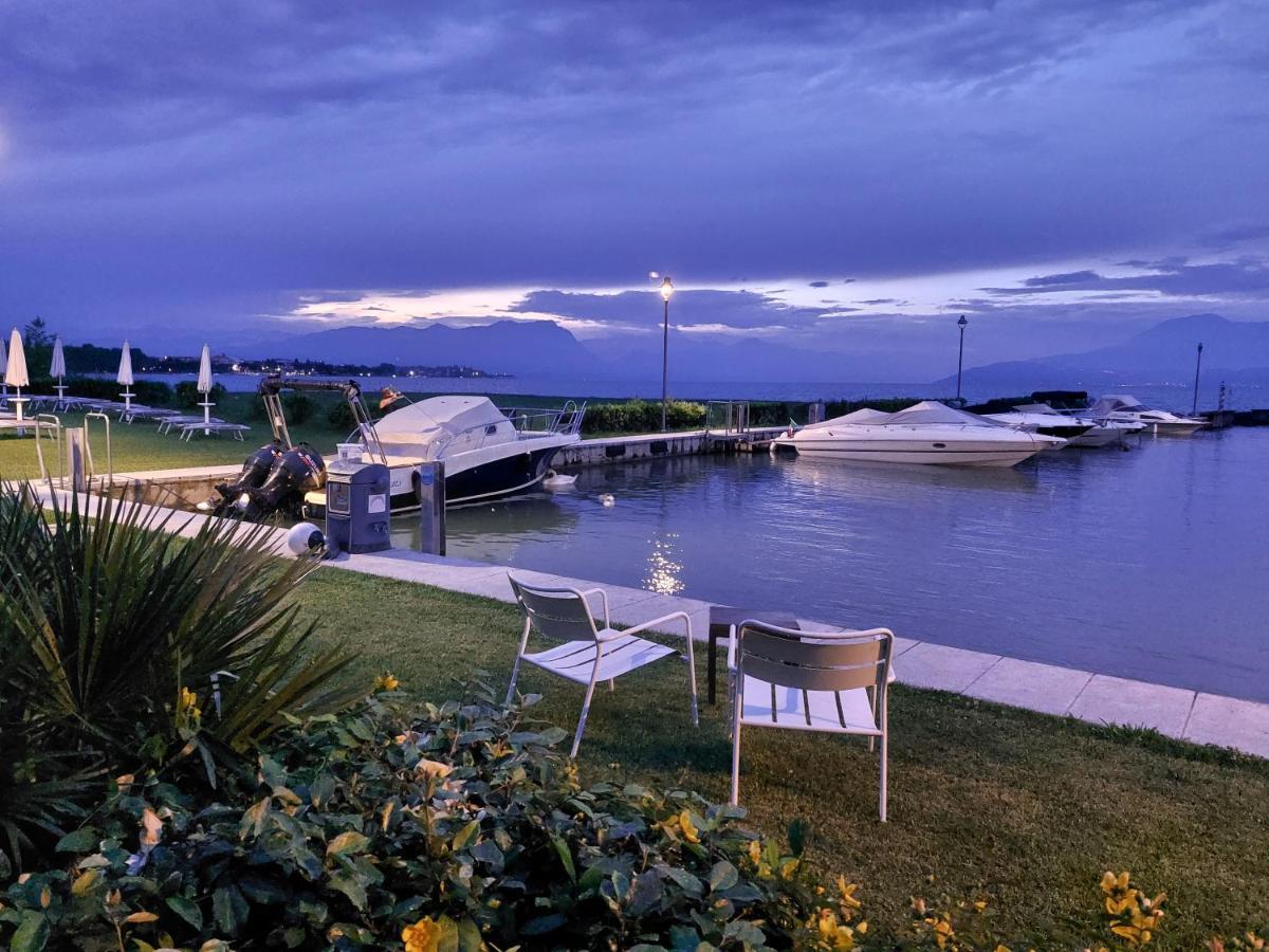 Yachting Hotel Mistral Sirmione Exterior foto