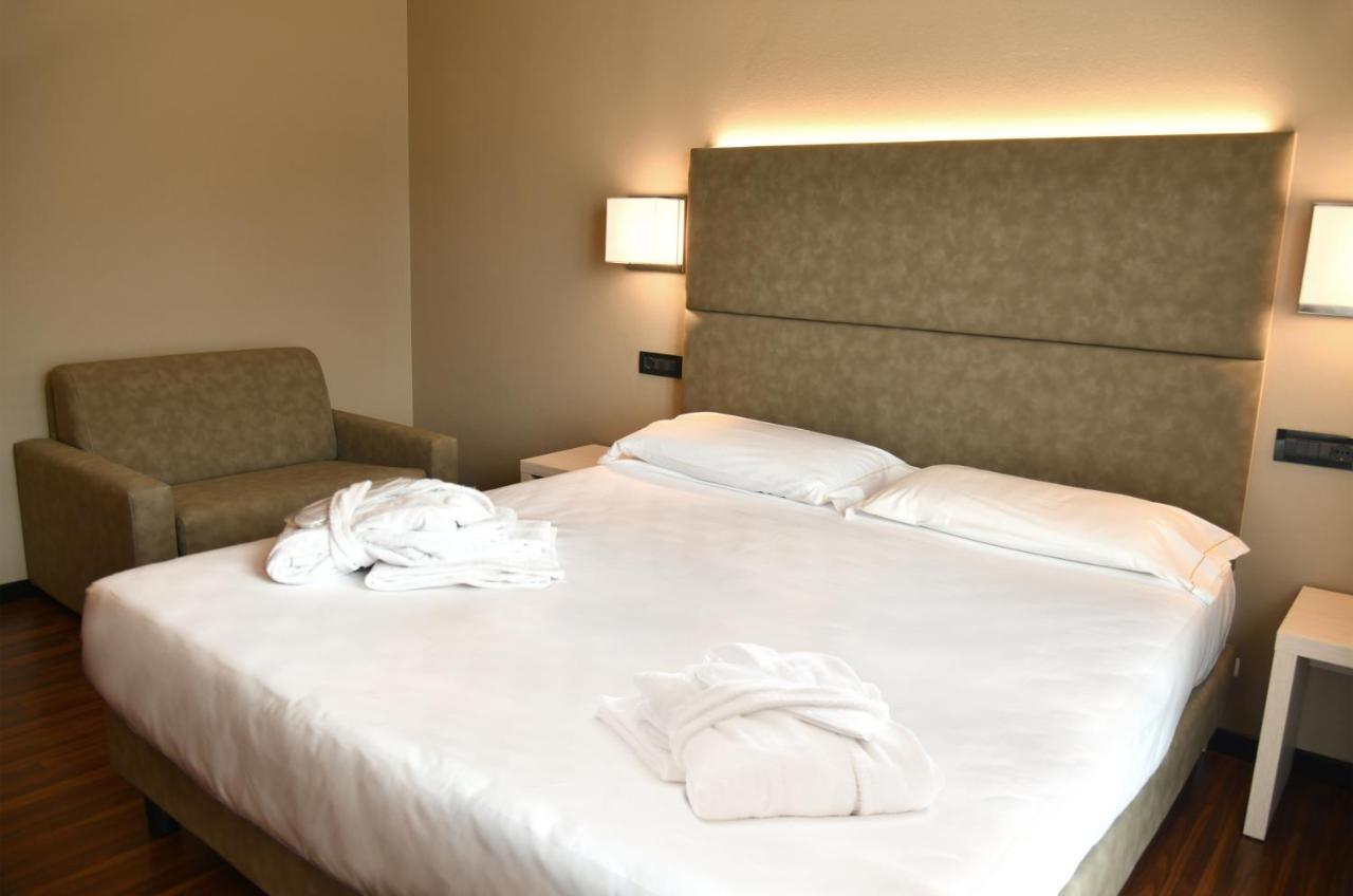 Yachting Hotel Mistral Sirmione Exterior foto
