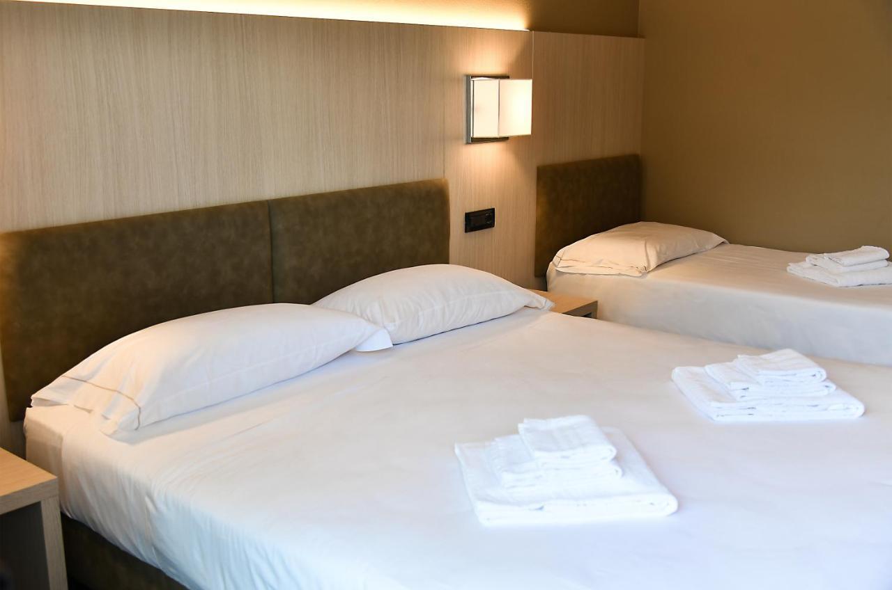 Yachting Hotel Mistral Sirmione Exterior foto