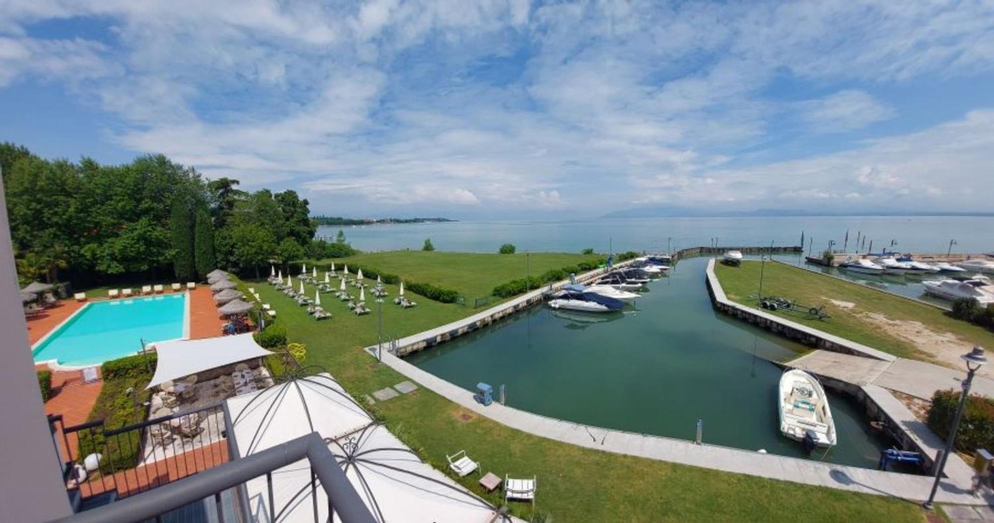 Yachting Hotel Mistral Sirmione Exterior foto
