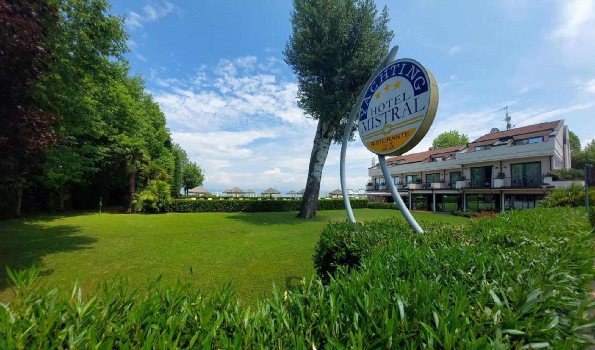Yachting Hotel Mistral Sirmione Exterior foto
