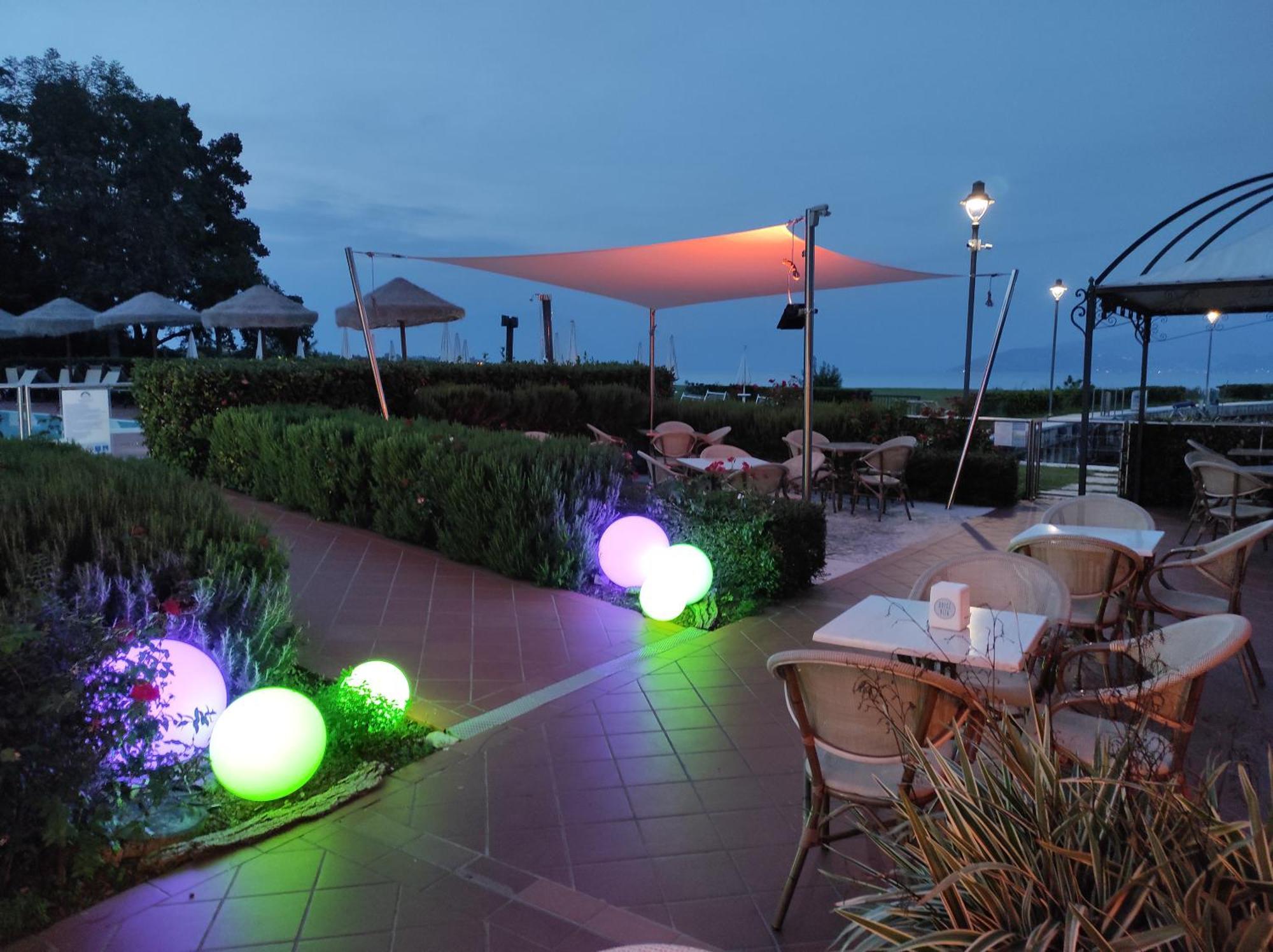 Yachting Hotel Mistral Sirmione Exterior foto