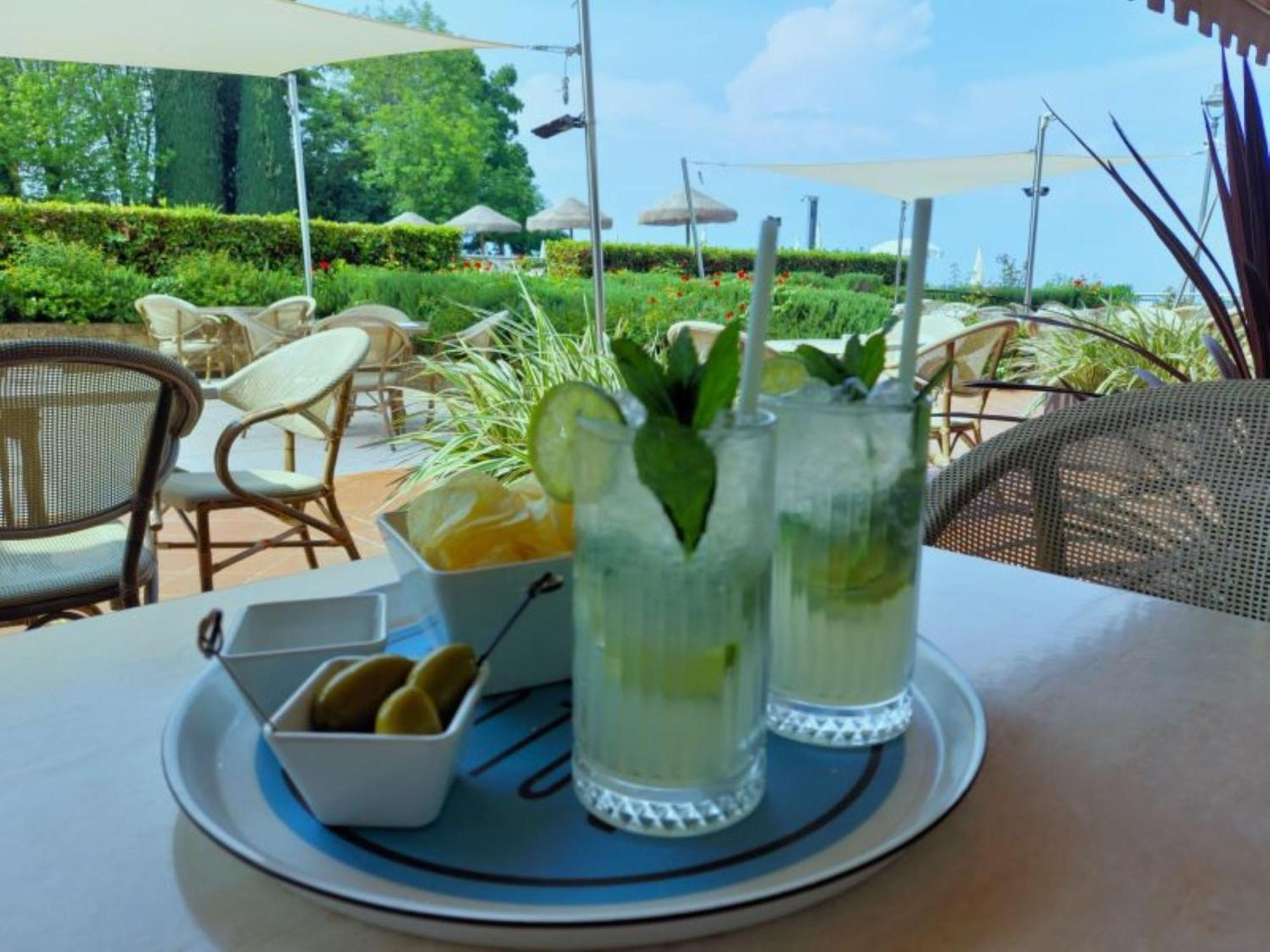 Yachting Hotel Mistral Sirmione Exterior foto
