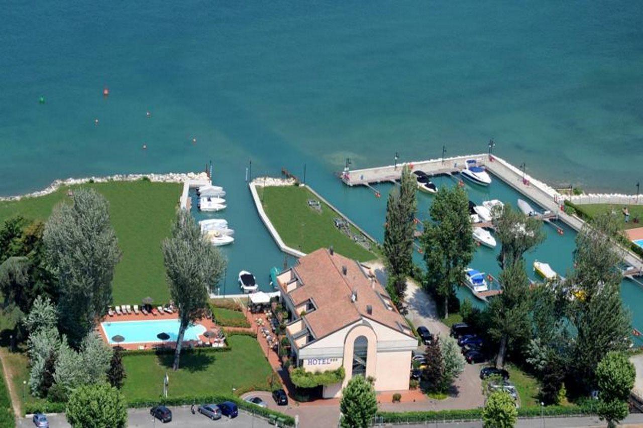 Yachting Hotel Mistral Sirmione Exterior foto