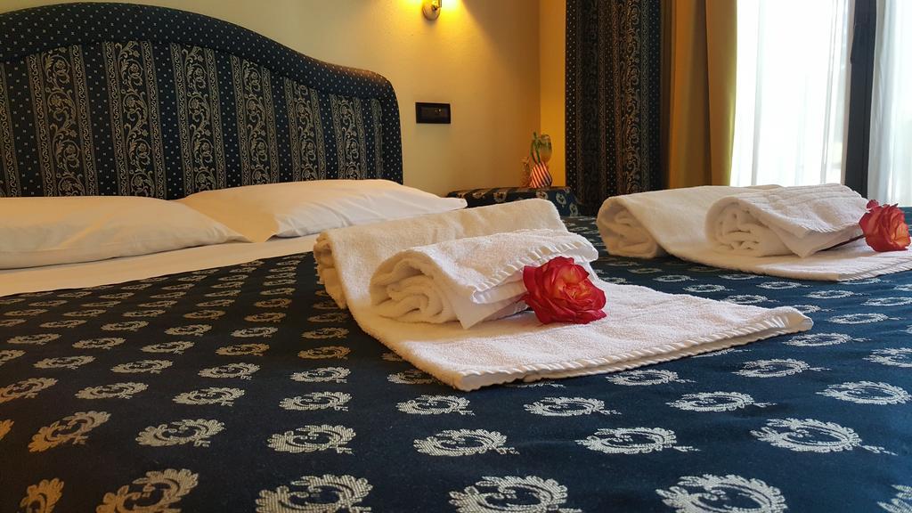 Yachting Hotel Mistral Sirmione Exterior foto